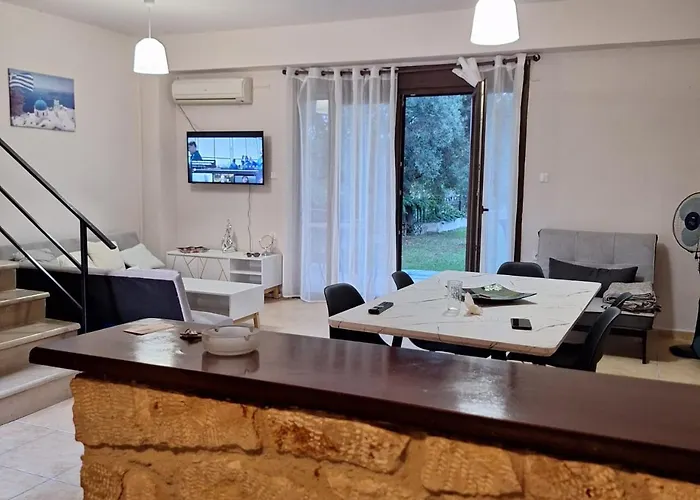 Ktima Manolas بيت للعطل