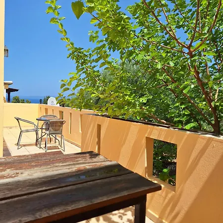 Ktima Manolas クリオピギ